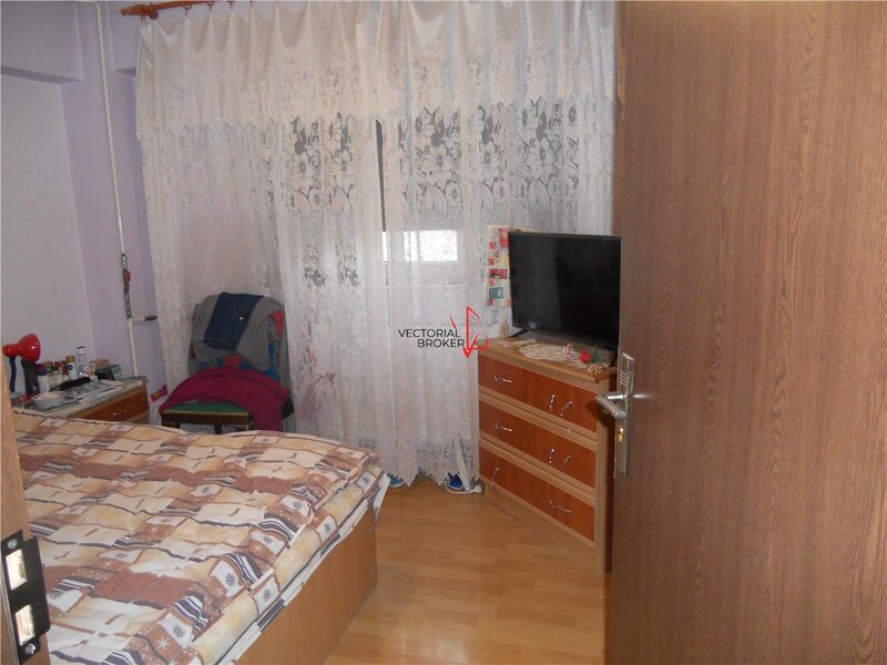 Basarabia,Arena Nationala, apartament 4 camere, decomandate, 90 mp, bloc 1984,